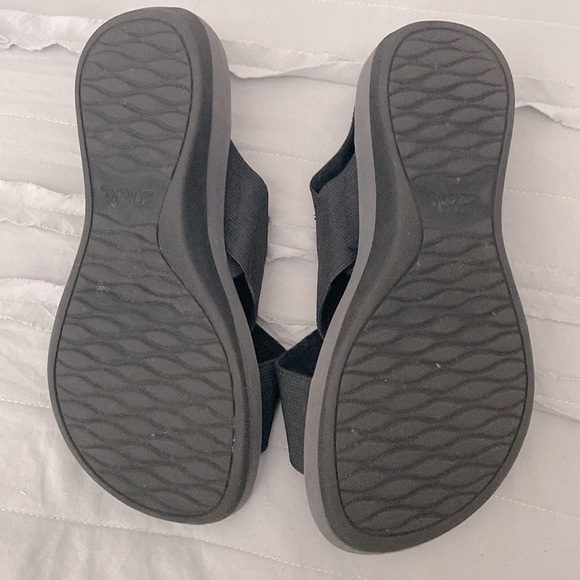 Clarks Cloudsteppers Arla Kaydin Sandals Women Sz 7 Black Cross Strap Slingback - Picture 3 of 6